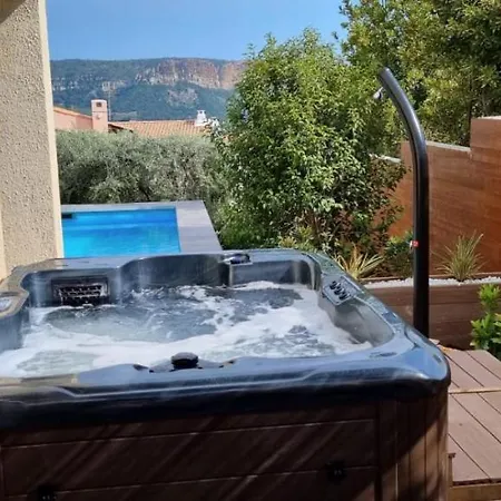 Rêves de vie, appartement vue mer, piscine non chauffée et spa privatifs Cassis Esterno foto