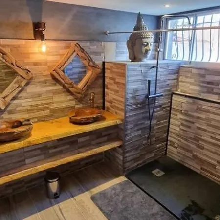 Rêves de vie, appartement vue mer, piscine non chauffée et spa privatifs Cassis Esterno foto